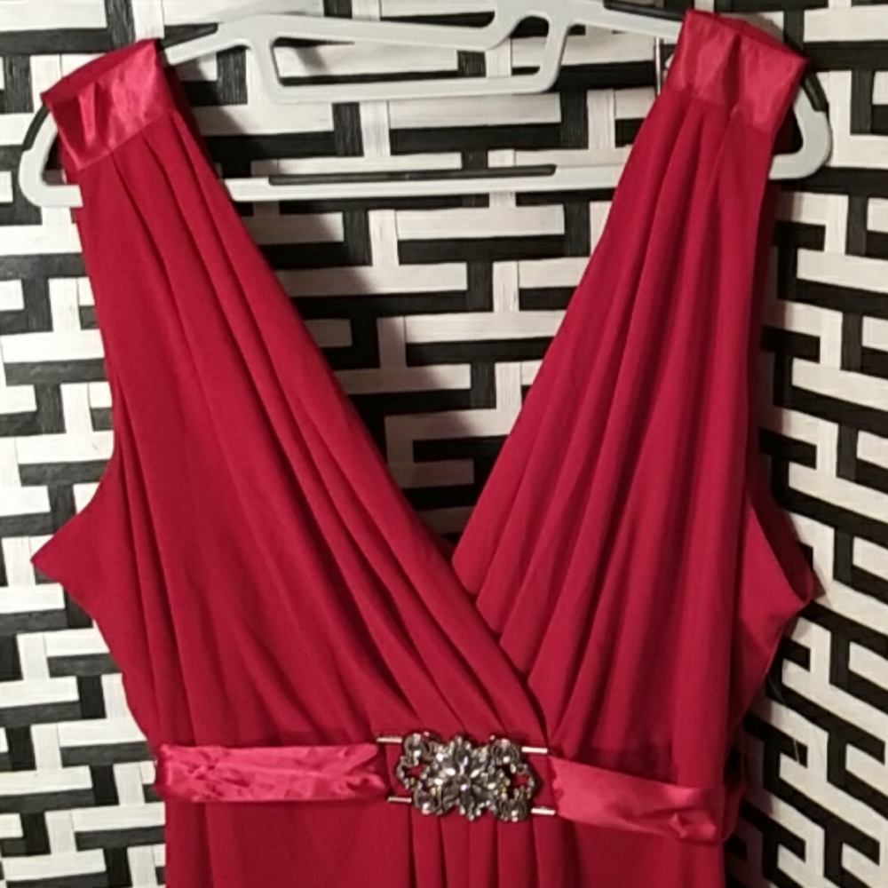 Dress - Picture 2 of 7